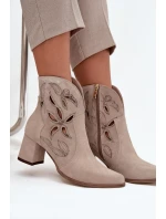 Semišové perforované dámské kotníčkové boty na podpatku Zazoo 3647 Cappuccino