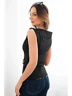 Dámská elegantní halenka bez rukávů s nařasením a ozdobnou sponou černá