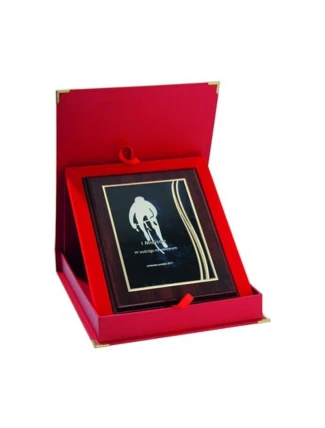 Plastový diplom s vyrytou kovovou destičkou + pouzdro Plastový diplom s vyrytou kovovou destičkou + pouzdro