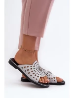 Lesklé dámské ploché pantofle se stříbrným zdobením Ebirena Lesklé dámské ploché pantofle se stříbrným zdobením Ebirena