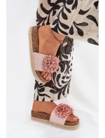 Dámské pantofle na platformě s ozdobnými květinami – růžové