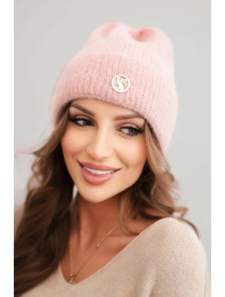 Dámská zimní čepice chlupatá s ozdobným knoflíkem světle pudrově růžová