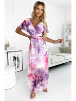 CINZIA - Dámské síťované šaty s výstřihem, krátkými rukávy, dlouhým zavazováním v pase a se vzorem velkých fialovo-růžových květů 489-1