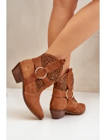 Semišové kotníkové boty v cowboyském stylu s perforací na podpatku 2994 Camel