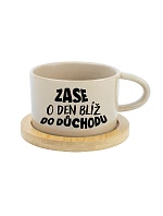 ZASE O DEN BLÍŽ DO DŮCHODU - krémový hrníček makronka 200 ml ZASE O DEN BLÍŽ DO DŮCHODU - krémový hrníček makronka 200 ml