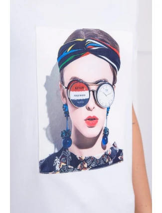 Halenka s ženskou grafikou bílá Halenka s ženskou grafikou bílá