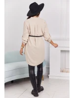 Šaty s delšími zády a pásem světle béžová