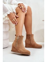 Zateplené boty na klínu s ozdobným zipem eko semišové camel Leretha