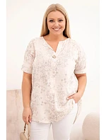 Dámská bavlněná halenka Plus Size s krátkým rukávem a ozdobným knoflíkem béžová Dámská bavlněná halenka Plus Size s krátkým rukávem a ozdobným knoflíkem béžová