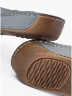 Luxusní nazouváky šedo-stříbrné dámské na plochém podpatku Luxusní nazouváky šedo-stříbrné dámské na plochém podpatku