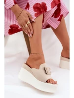 Sandal na platformě a klínu s ozdobou béžové Tanonea