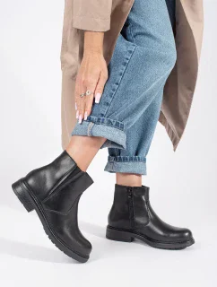 Klasické dámské černé kotníčkové boty bez podpatku