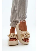 Dámské pěnové pantofle s ozdobami na silné podrážce, světle béžová Bremavia Dámské pěnové pantofle s ozdobami na silné podrážce, světle béžová Bremavia