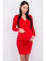 Přiléhavé šaty s výřezem pod prsy červené barvy