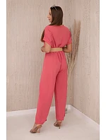 Kombinéza s ozdobným páskem v pase korálový Kombinéza s ozdobným páskem v pase korálový