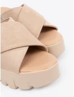 Zajímavé dámské hnědé  nazouváky na klínku