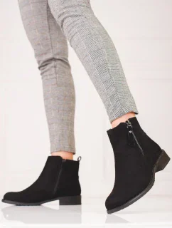 Krásné černé kotníčkové boty dámské na plochém podpatku