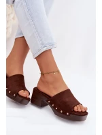 Dámské pantofle na platformě se zlatými sponami čokoládové Davessa