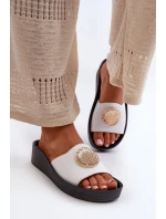 Zazoo 2920 Kožené Dámské Žabky Na Klinu S Zlatým Detailní Bílé Zazoo 2920