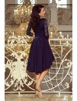 Tmavě modré dámské šaty s dlouhým zadním dílem a krajkovým výstřihem model 6412394