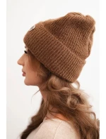 Dámská zimní čepice huňatá s ozdobným knoflíkem světlá hnědá Dámská zimní čepice huňatá s ozdobným knoflíkem světlá hnědá