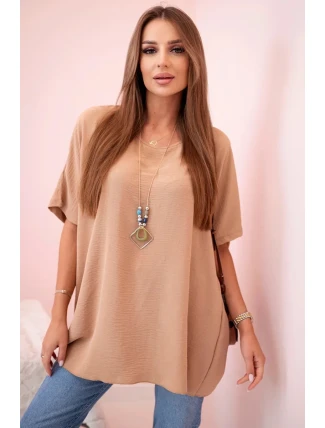 Oversized halenka s přívěskem světlý velbloud