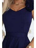 643-4 Elegantní večerní maxi šaty s rozparkem a růžemi - tmavě modré