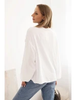 Dámská blůza s viskózou s nařaseným výstřihem a ozdobou bílá Dámská blůza s viskózou s nařaseným výstřihem a ozdobou bílá