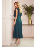 EMILY - Plisované dámské šaty v lahvově zelené barvě s volánky a výstřihem 315-1