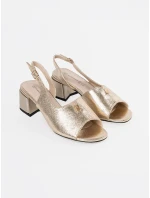 Pěkné zlaté dámské  sandály na širokém podpatku