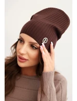 Dámská čepice s proužky a ozdobným knoflíkem s přídavkem viskózy a modalu hnědá