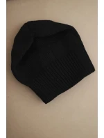 Dámská zimní čepice z vlny s klasickým žebrovaným vzorem K444 černá