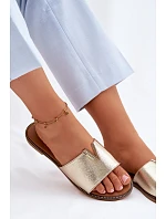 Ženské ploché pantofle s ozdobným detailem V Zlaté Nelmira