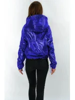 Světle modrá lesklá prošívaná dámská bunda s kapucí (B9560)