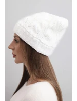 Dámská zimní čepice z vlny s krajkovým vzorem K427 bílá Dámská zimní čepice z vlny s krajkovým vzorem K427 bílá