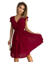 POLINA - Dámské plisované šaty ve vínové bordó barvě s výstřihem a volánky 374-2