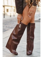 Dámské kozačky na klínu s páskem a stříbrným detailem Korivelle – hnědé