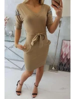 Šaty s křídly na ramenou velbloudí Šaty s křídly na ramenou velbloudí