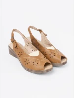 Exkluzívní dámské Karmelowy  sandály na klínku