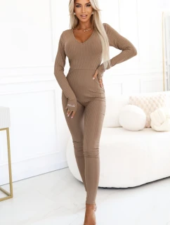 619-1 Pohodlný a elegantní žebrovaný dámský overal s výstřihem - moka pěna