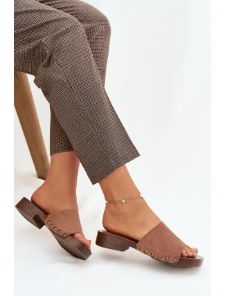 Ženské pantofle na plochém podpatku se zlatými přezkami Hnědé Girella