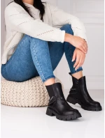 Zajímavé  kotníčkové boty dámské černé na plochém podpatku