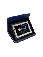 Plastový diplom s vyrytou kovovou destičkou + pouzdro