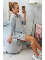 Šaty s kapucí a delšími zády šedé Šaty s kapucí a delšími zády šedé