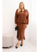 Dámský komplet Plus Size se saténovým leskem a krajkou camelový