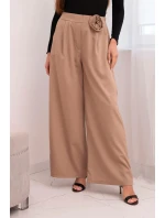 Dámské elegantní kalhoty s širokou nohavicí a ozdobným květem fango