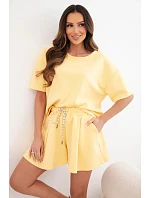 Dámský komplet z viskózy (máslový) s krátkým rukávem a kraťasy s vysokým pasem žlutý Dámský komplet z viskózy (máslový) s krátkým rukávem a kraťasy s vysokým pasem žlutý