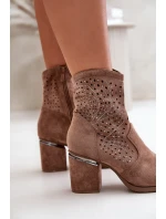 Zdobené dámské boty na podpatku z eko semiše hnědé S.Barski HY42-029 Zdobené dámské boty na podpatku z eko semiše hnědé S.Barski HY42-029