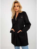 Černý kabátek sakového střihu s kapsami