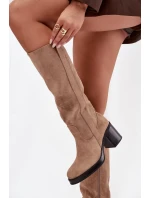 Zateplené dámské kozačky na masivním sloupkovém podpatku Sanelle – béžové Zateplené dámské kozačky na masivním sloupkovém podpatku Sanelle – béžové